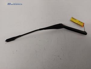 Used Front wiper arm BMW 1 serie (E87/87N) 116i 1.6 16V Price € 15,00 Margin scheme offered by Autobedrijf Brooks