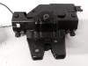 Tailgate lock mechanism from a BMW 1 serie (E87/87N) 116i 1.6 16V 2009