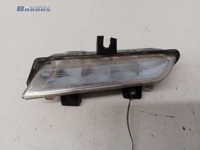 Daytime running light, left from a Renault Clio IV Estate/Grandtour (7R) 1.5 Energy dCi 90 FAP 2015