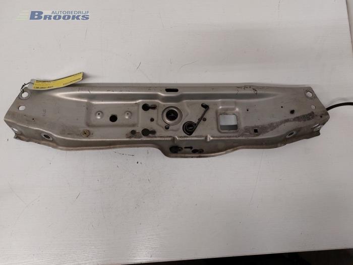 Lock plate from a Opel Astra H Twin Top (L67) 1.8 16V 2008