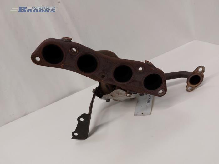 Exhaust manifold from a Toyota Auris Touring Sports (E18) 1.8 16V Hybrid 2017