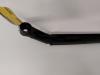Front wiper arm from a Toyota Auris Touring Sports (E18) 1.8 16V Hybrid 2017