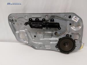 Begagnade Fönstermekanism, 4-dörrars, vänster fram Volvo V50 (MW) 1.8 16V Pris € 25,00 Marginaltabell erbjuds av Autobedrijf Brooks