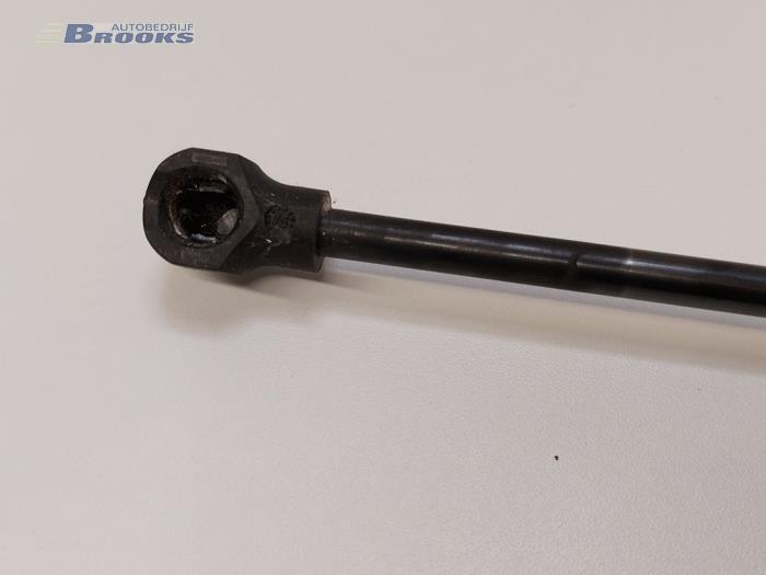 Rear gas strut, right from a Renault Clio IV Estate/Grandtour (7R) 1.5 Energy dCi 90 FAP 2015