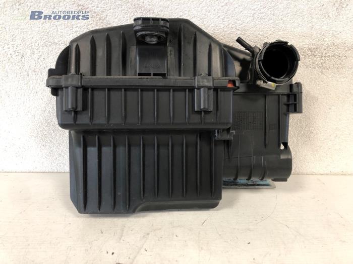 Begagnade Luftfilterhus Peugeot 208 I (CA/CC/CK/CL) 1.2 Vti 12V PureTech 82 Pris € 15,00 Marginaltabell erbjuds av Autobedrijf Brooks