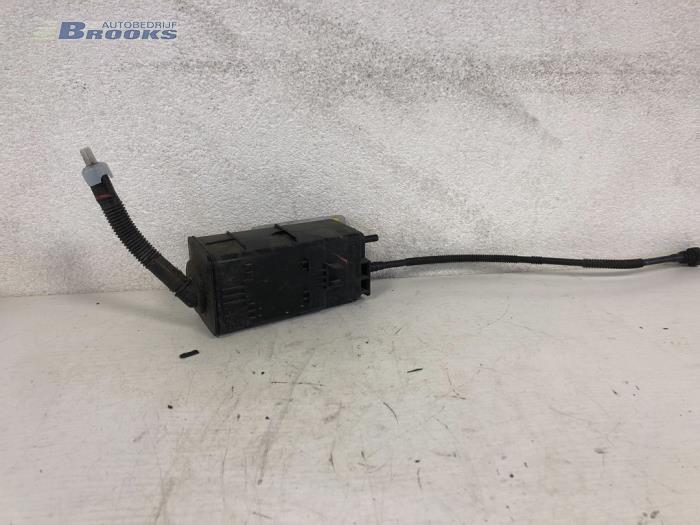 Begagnade Kolfilter Peugeot 208 I (CA/CC/CK/CL) 1.2 Vti 12V PureTech 82 Pris € 30,00 Marginaltabell erbjuds av Autobedrijf Brooks