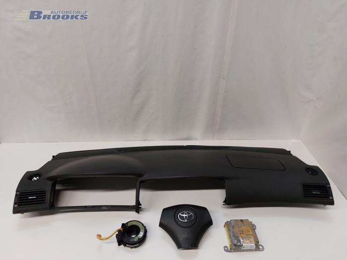 Airbag set + dashboard van een Toyota Corolla (E12) 1.6 16V VVT-i 2004