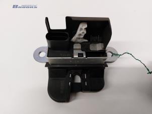 Usagé Poignée hayon Seat Leon (5FB) 1.0 TSI 12V Prix € 35,00 Règlement à la marge proposé par Autobedrijf Brooks