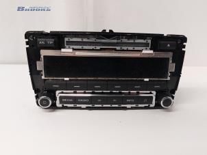 Used Radio CD player Skoda Octavia Combi (1Z5) 1.6 TDI Greenline Price € 200,00 Margin scheme offered by Autobedrijf Brooks