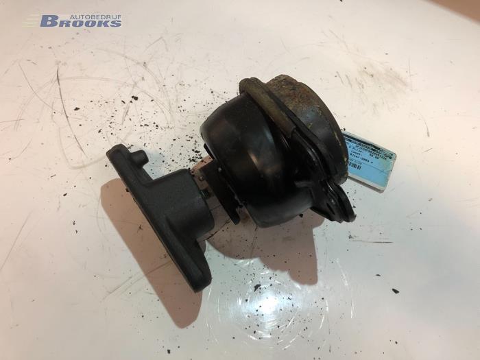 Used Engine mount Renault Laguna II Grandtour (KG) 2.2 dCi 150 16V Price € 25,00 Margin scheme offered by Autobedrijf Brooks