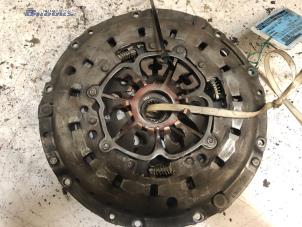 Used Clutch kit (complete) Renault Espace (JK) 2.2 dCi 150 16V Grand Espace Price € 25,00 Margin scheme offered by Autobedrijf Brooks