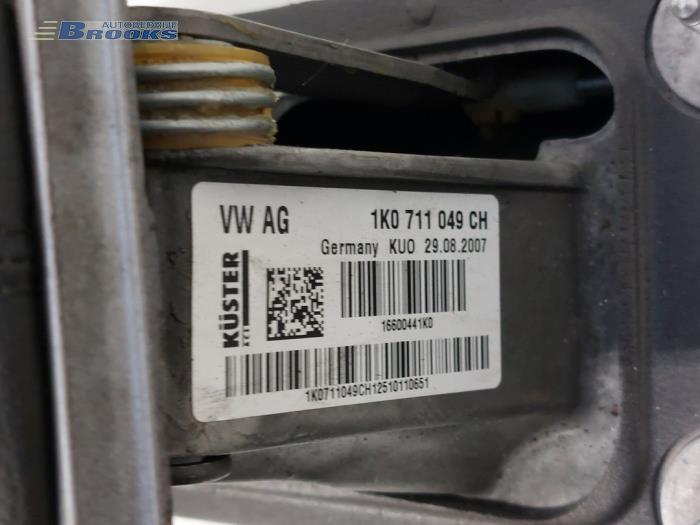 Dzwignia zmiany biegów z Skoda Octavia Combi (1Z5) 1.6 TDI Greenline 2012