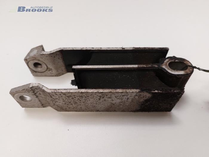 Used Engine mount Volvo V60 I (FW/GW) 2.0 D4 16V Price € 20,00 Margin scheme offered by Autobedrijf Brooks