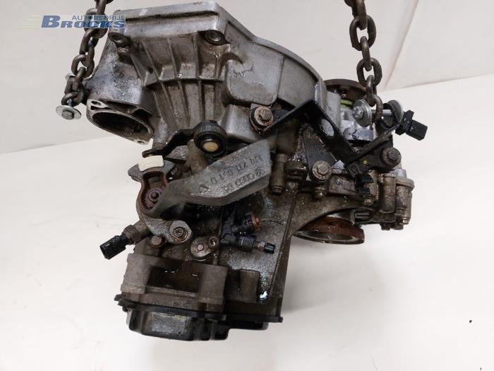 Gearbox from a Volkswagen Golf IV (1J1) 2.3 V5 GTI 2000