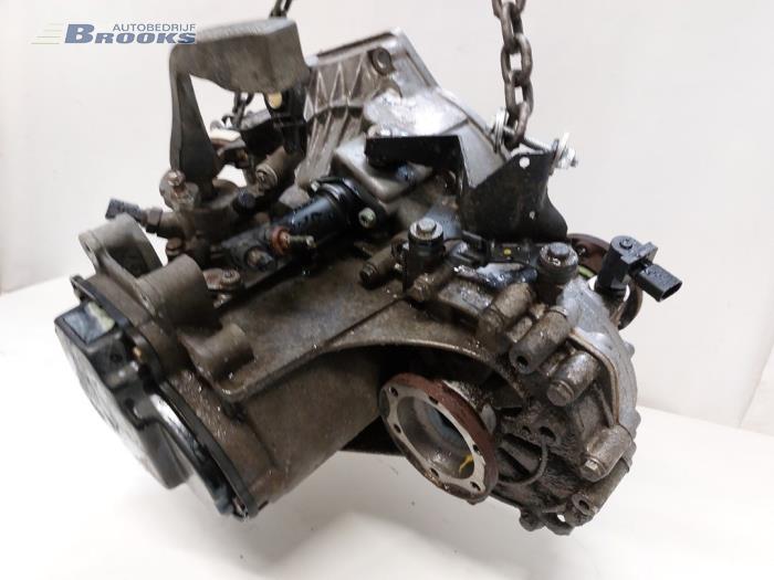 Gearbox from a Volkswagen Golf IV (1J1) 2.3 V5 GTI 2000