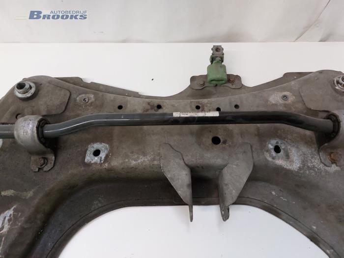 Subframe from a Renault Clio IV Estate/Grandtour (7R) 1.5 Energy dCi 90 FAP 2015