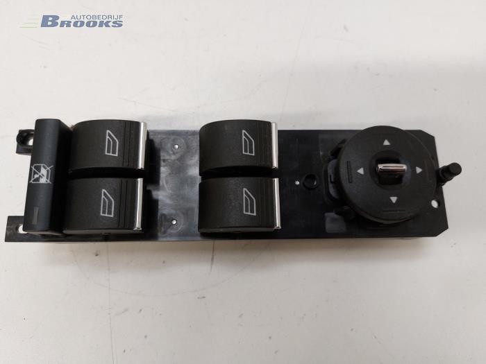 Usados Interruptor de ventanilla eléctrica Ford Focus 3 Wagon 1.0 Ti-VCT EcoBoost 12V 125 Precio € 25,00 Norma de margen ofrecido por Autobedrijf Brooks