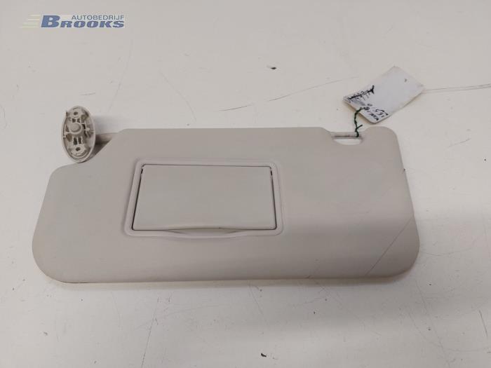 Sun visor from a Ford Focus 3 Wagon 1.0 Ti-VCT EcoBoost 12V 125 2014