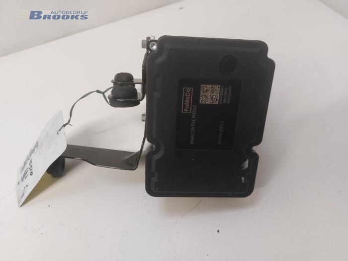 ABS Pumpe van een Ford Focus 3 Wagon 1.0 Ti-VCT EcoBoost 12V 125 2014