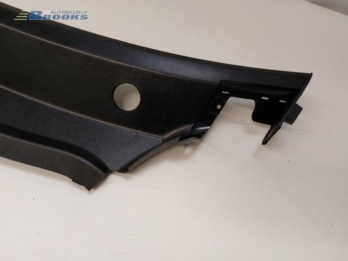 Cowl top grille from a Ford Transit 2.2 TDCi 16V 2008