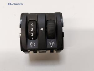 Used AIH headlight switch Renault Clio IV (5R) 0.9 Energy TCE 90 12V Price € 10,00 Margin scheme offered by Autobedrijf Brooks