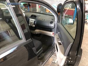 Używane Uszczelka drzwi prawych przednich wersja 4-drzwiowa Daihatsu Sirion 2 (M3) 1.3 16V DVVT Cena € 20,00 Procedura marży oferowane przez Autobedrijf Brooks