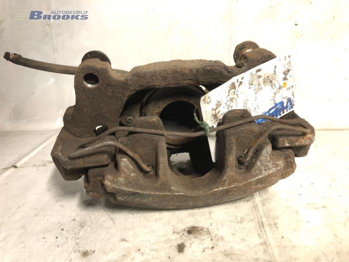 Front brake calliper, left from a Volkswagen Caddy III (2KA,2KH,2CA,2CH) 2.0 TDI 16V 2014