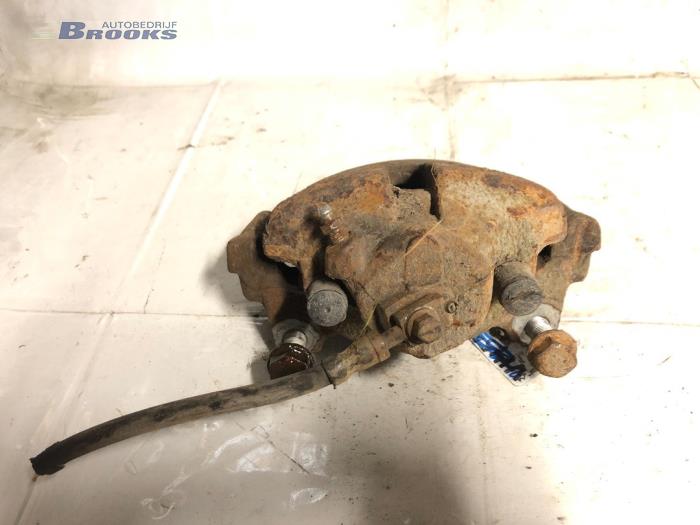 Front brake calliper, left from a Volkswagen Caddy III (2KA,2KH,2CA,2CH) 2.0 TDI 16V 2014
