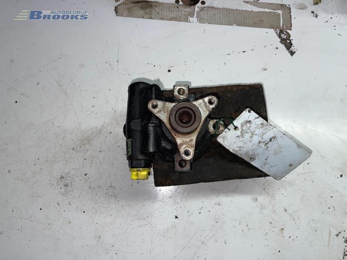 Usagé Pompe de direction Renault Laguna I Grandtour (K56) 1.6 16V Prix € 15,00 Règlement à la marge proposé par Autobedrijf Brooks