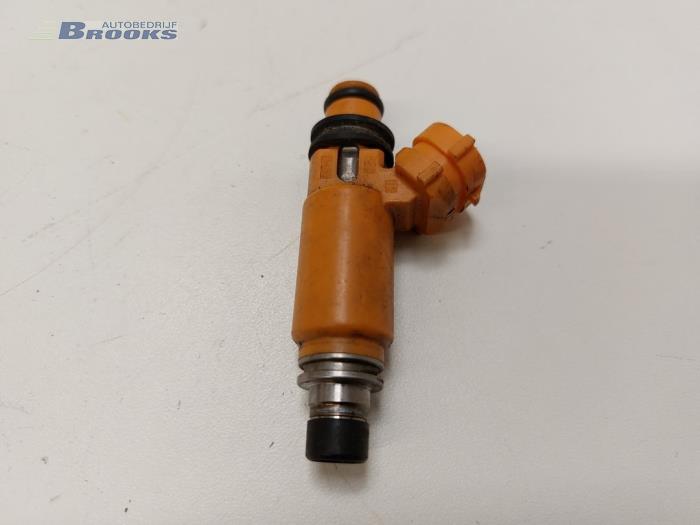 Injector (petrol injection) from a Suzuki Alto (RF410) 1.1 16V 2005