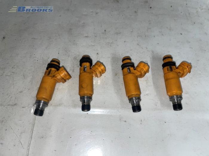 Usagé Injecteur (injection essence) Suzuki Alto (RF410) 1.1 16V Prix € 20,00 Règlement à la marge proposé par Autobedrijf Brooks