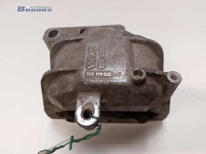 Support moteur d'un Volkswagen Caddy III (2KA,2KH,2CA,2CH) 2.0 SDI 2008