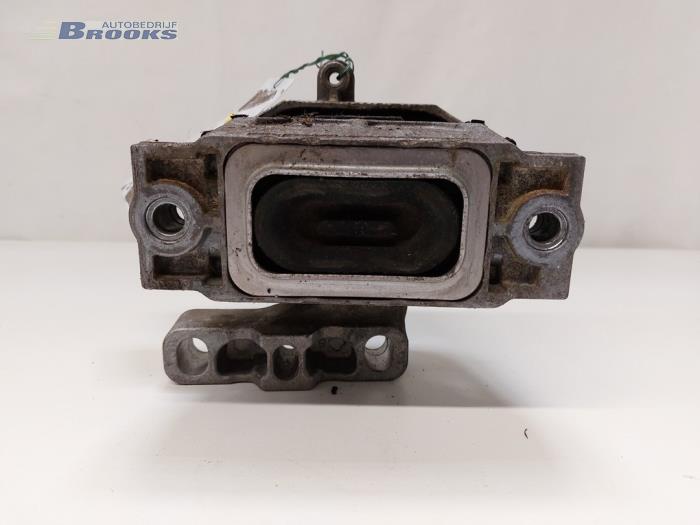 Support moteur d'un Volkswagen Caddy III (2KA,2KH,2CA,2CH) 2.0 SDI 2008