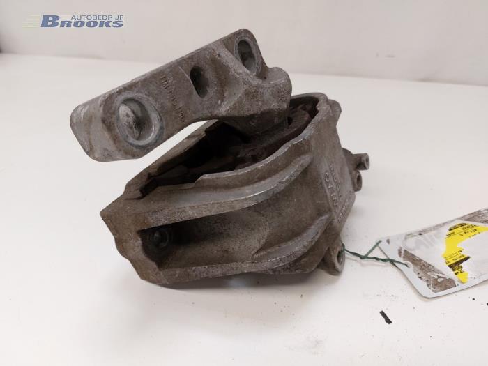 Support moteur d'un Volkswagen Caddy III (2KA,2KH,2CA,2CH) 2.0 SDI 2008