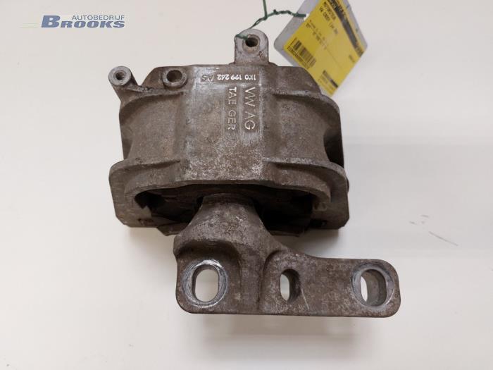 Usagé Support moteur Volkswagen Caddy III (2KA,2KH,2CA,2CH) 2.0 SDI Prix € 10,00 Règlement à la marge proposé par Autobedrijf Brooks