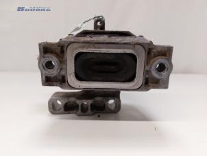 Support moteur d'un Volkswagen Caddy III (2KA,2KH,2CA,2CH) 2.0 SDI 2008