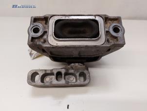 Support moteur d'un Volkswagen Caddy III (2KA,2KH,2CA,2CH) 2.0 SDI 2008