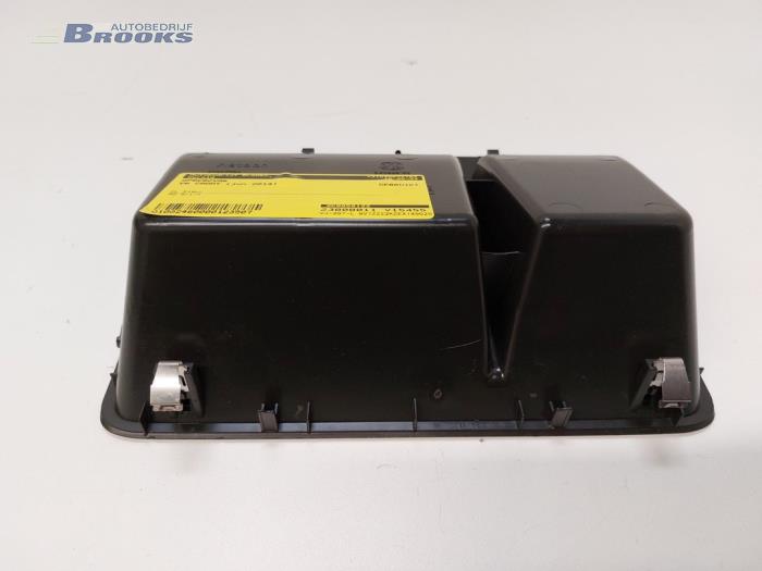 Storage compartment from a Volkswagen Caddy III (2KA,2KH,2CA,2CH) 2.0 TDI 16V 2014