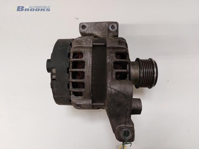 Begagnade Dynamo Volvo V70 (BW) 2.0 T5 16V Pris € 75,00 Marginaltabell erbjuds av Autobedrijf Brooks