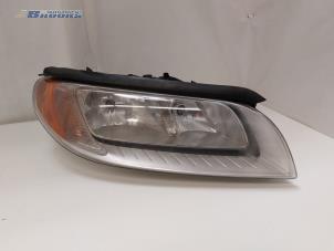 Used Headlight, right Volvo V70 (BW) 2.0 T5 16V Price € 175,00 Margin scheme offered by Autobedrijf Brooks