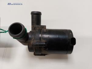 Vattenpump från en Volvo V60 I (FW/GW) 2.0 D4 16V 2014