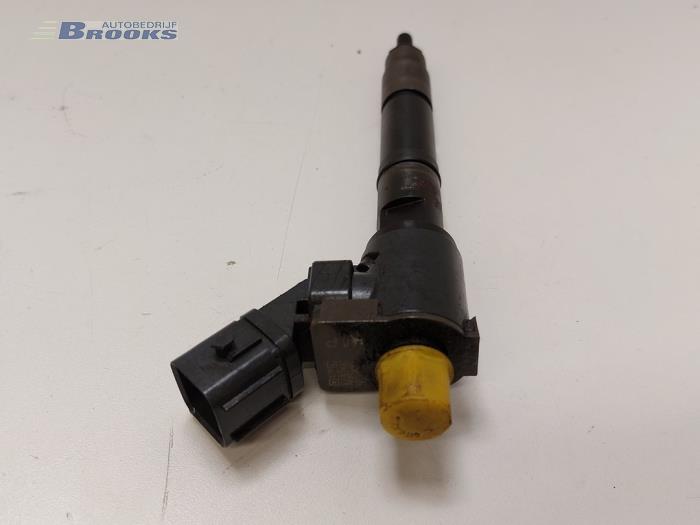 Injector (diesel) Volvo V60 I 2.0 D4 16V - 31405404 D4204T5 DENSO
