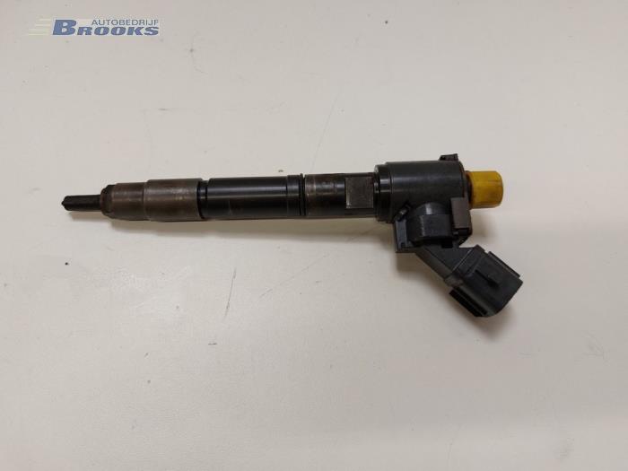 Injector (diesel) Volvo V60 I 2.0 D4 16V - 31405404 D4204T5 DENSO