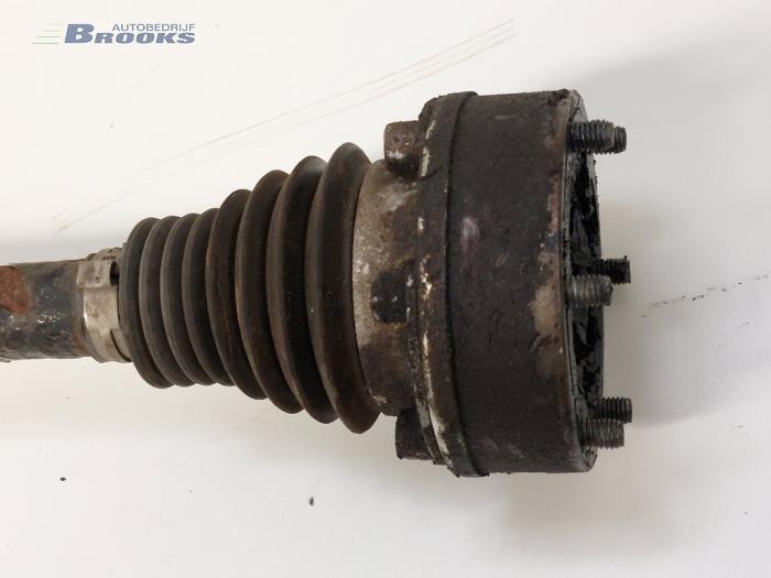 Front drive shaft, left from a Volkswagen Touran (1T1/T2) 1.4 16V TSI 140 2007