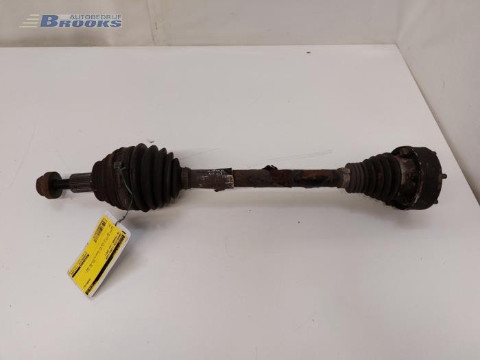 Front drive shaft, left from a Volkswagen Touran (1T1/T2) 1.4 16V TSI 140 2007
