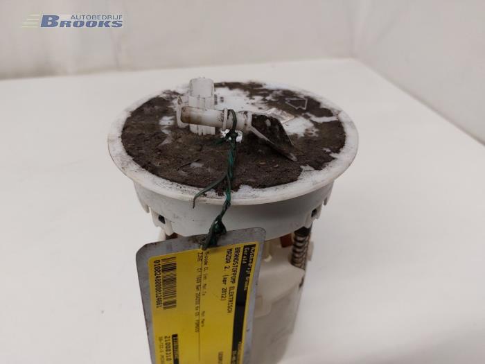 Bomba eléctrica de combustible de un Mazda 2 (DE) 1.3 16V MZR 2012