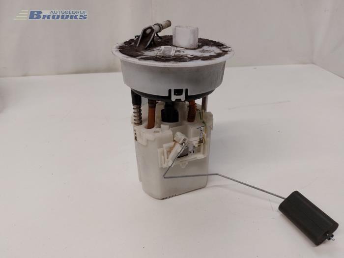Electric fuel pump from a Mazda 2 (DE) 1.3 16V MZR 2012