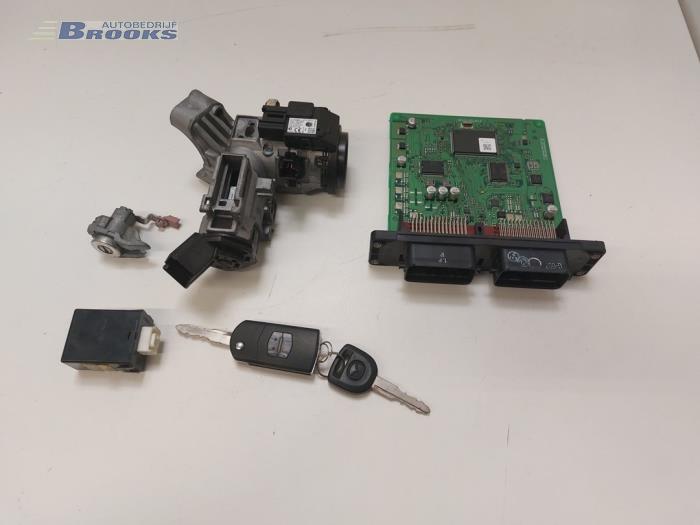 Used Ignition lock + computer Mazda 2 (DE) 1.3 16V MZR Price € 150,00 Margin scheme offered by Autobedrijf Brooks
