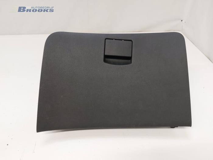 Gebrauchte Handschuhfach Chevrolet Spark (M300) 1.0 16V Bifuel Preis € 20,00 Margenregelung angeboten von Autobedrijf Brooks
