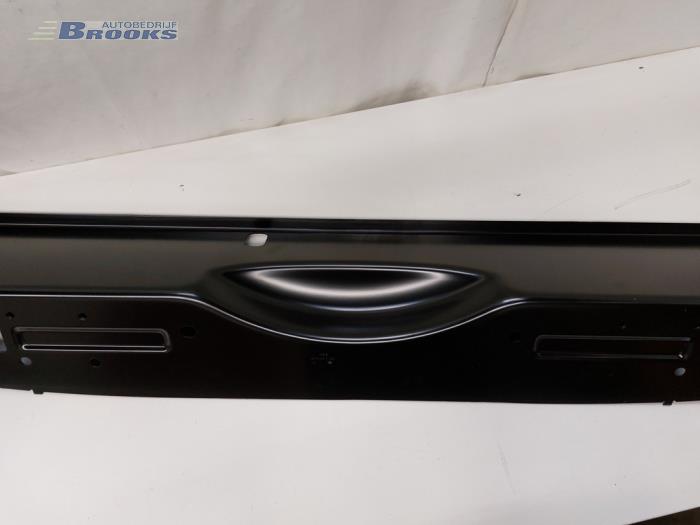 Chapa panel trasero de un Ford Transit 2.0 TDCi 16V Eco Blue 130 2014